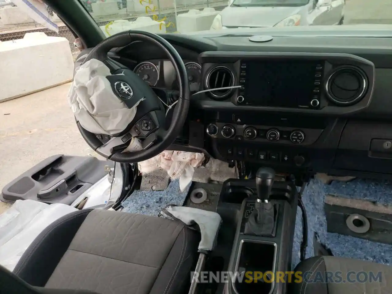 9 Photograph of a damaged car 3TMCZ5AN0LM309253 TOYOTA TACOMA 2020