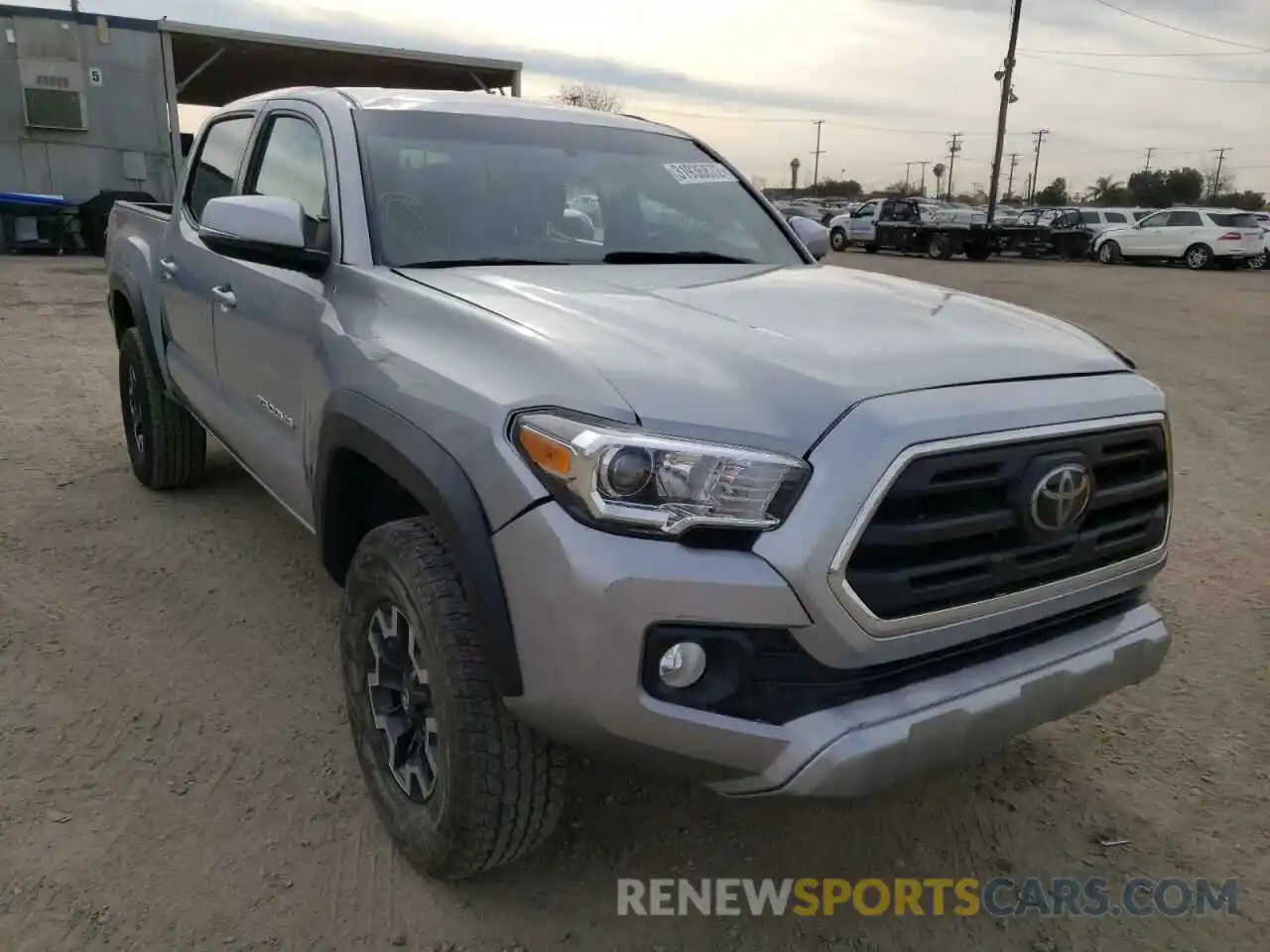 1 Photograph of a damaged car 3TMCZ5AN0LM320317 TOYOTA TACOMA 2020