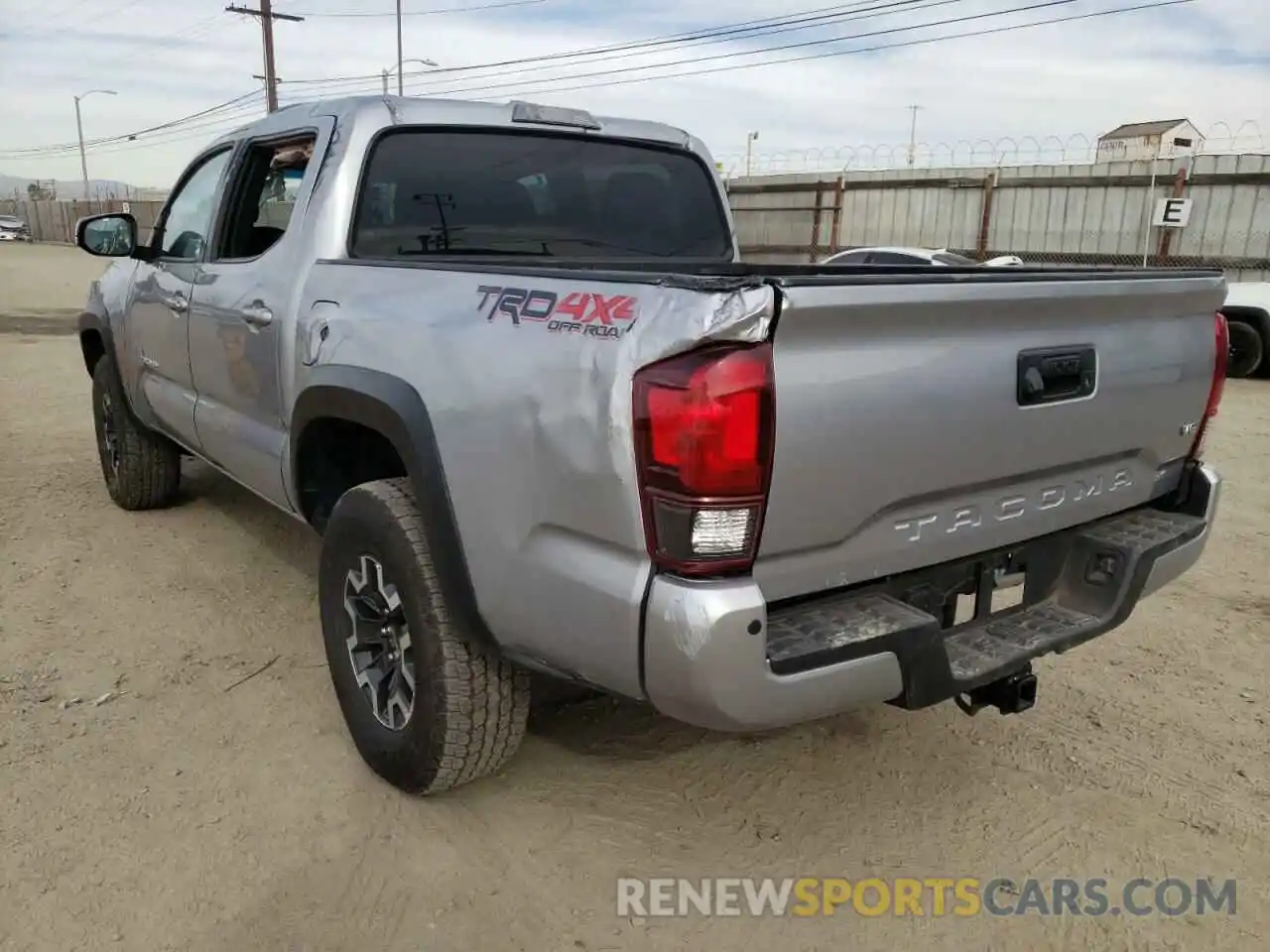 3 Photograph of a damaged car 3TMCZ5AN0LM320317 TOYOTA TACOMA 2020