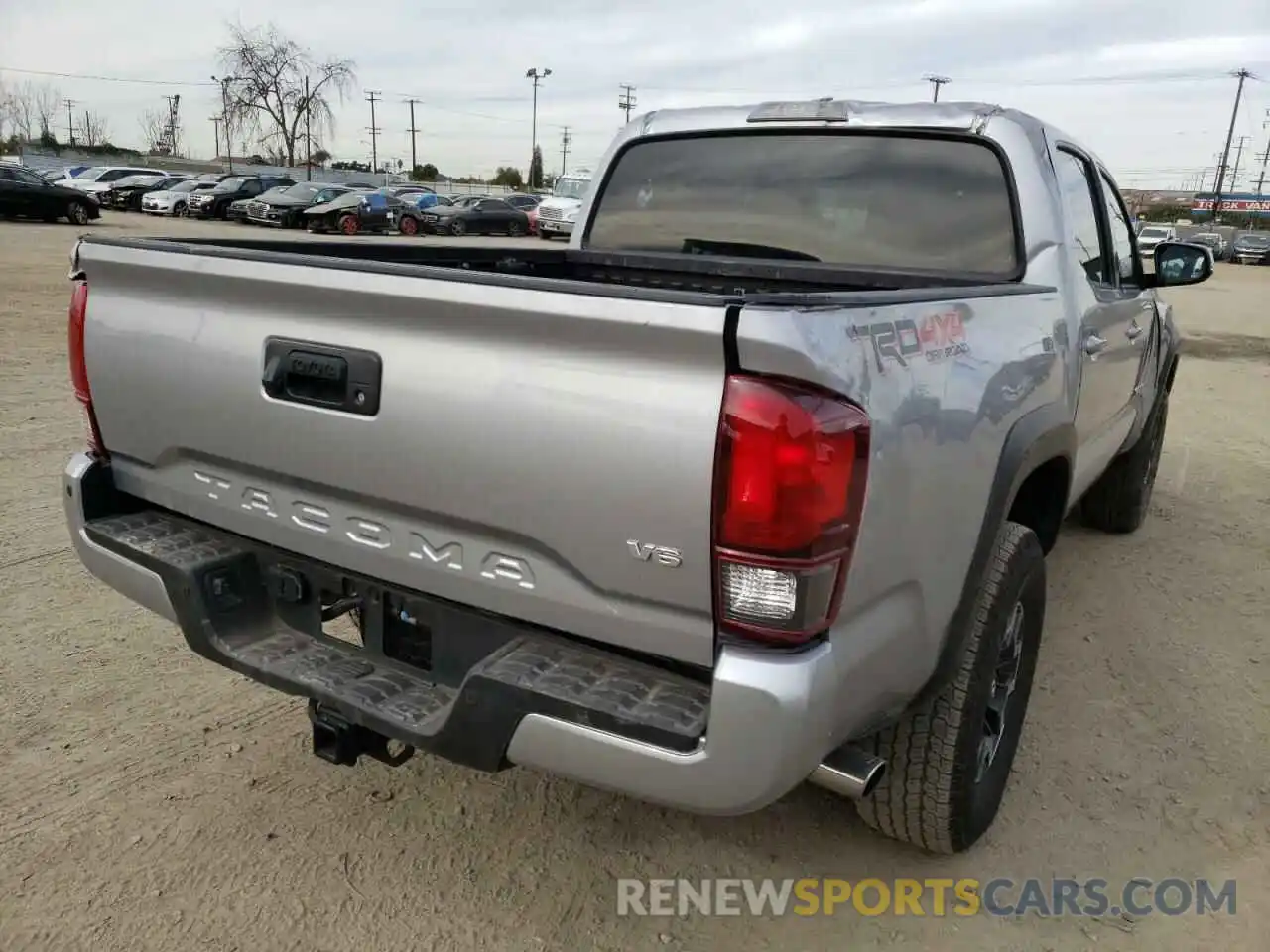 4 Photograph of a damaged car 3TMCZ5AN0LM320317 TOYOTA TACOMA 2020