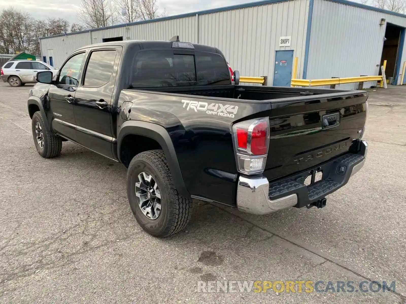 3 Photograph of a damaged car 3TMCZ5AN0LM320642 TOYOTA TACOMA 2020