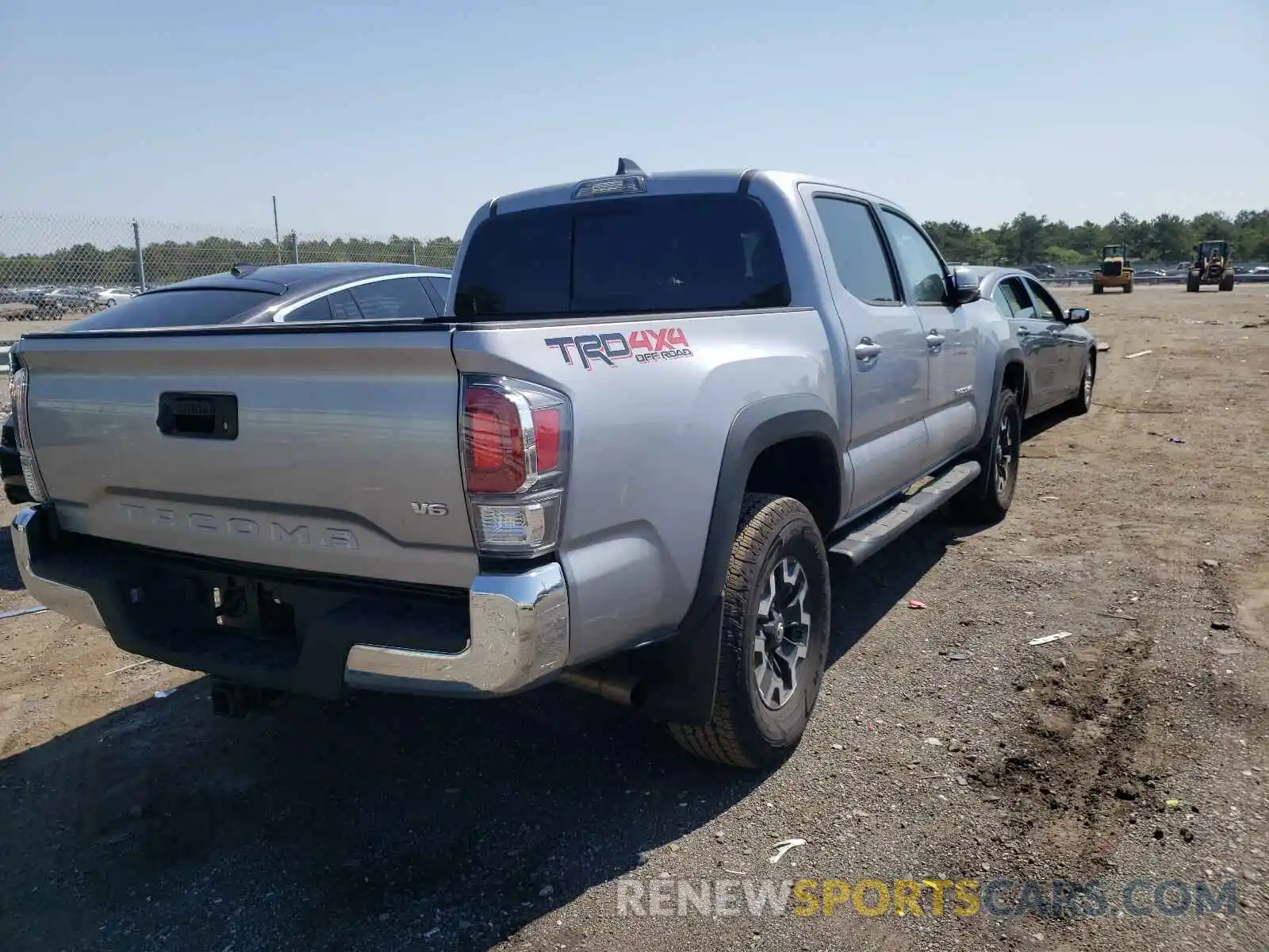 4 Photograph of a damaged car 3TMCZ5AN0LM322424 TOYOTA TACOMA 2020