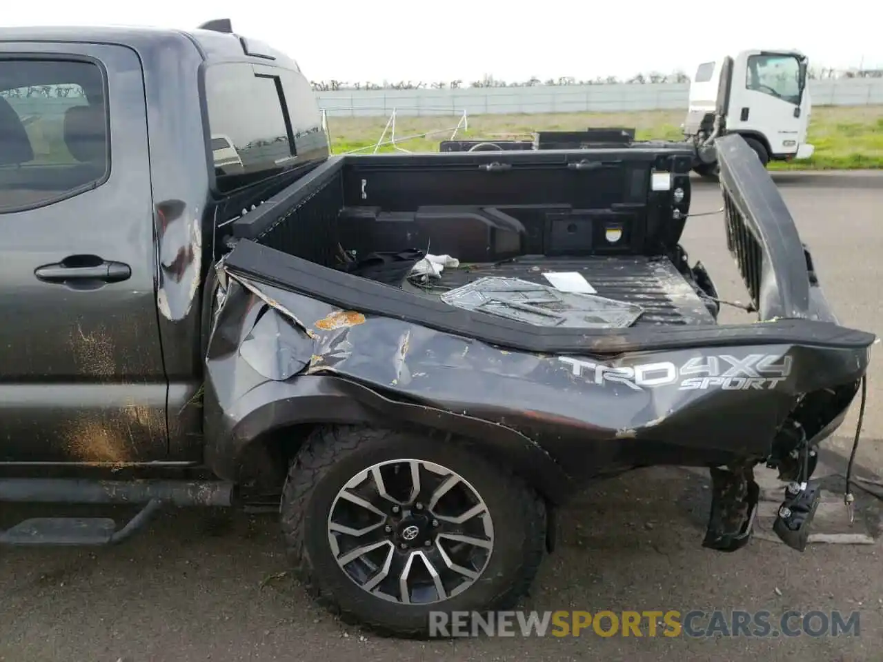 9 Photograph of a damaged car 3TMCZ5AN0LM326067 TOYOTA TACOMA 2020