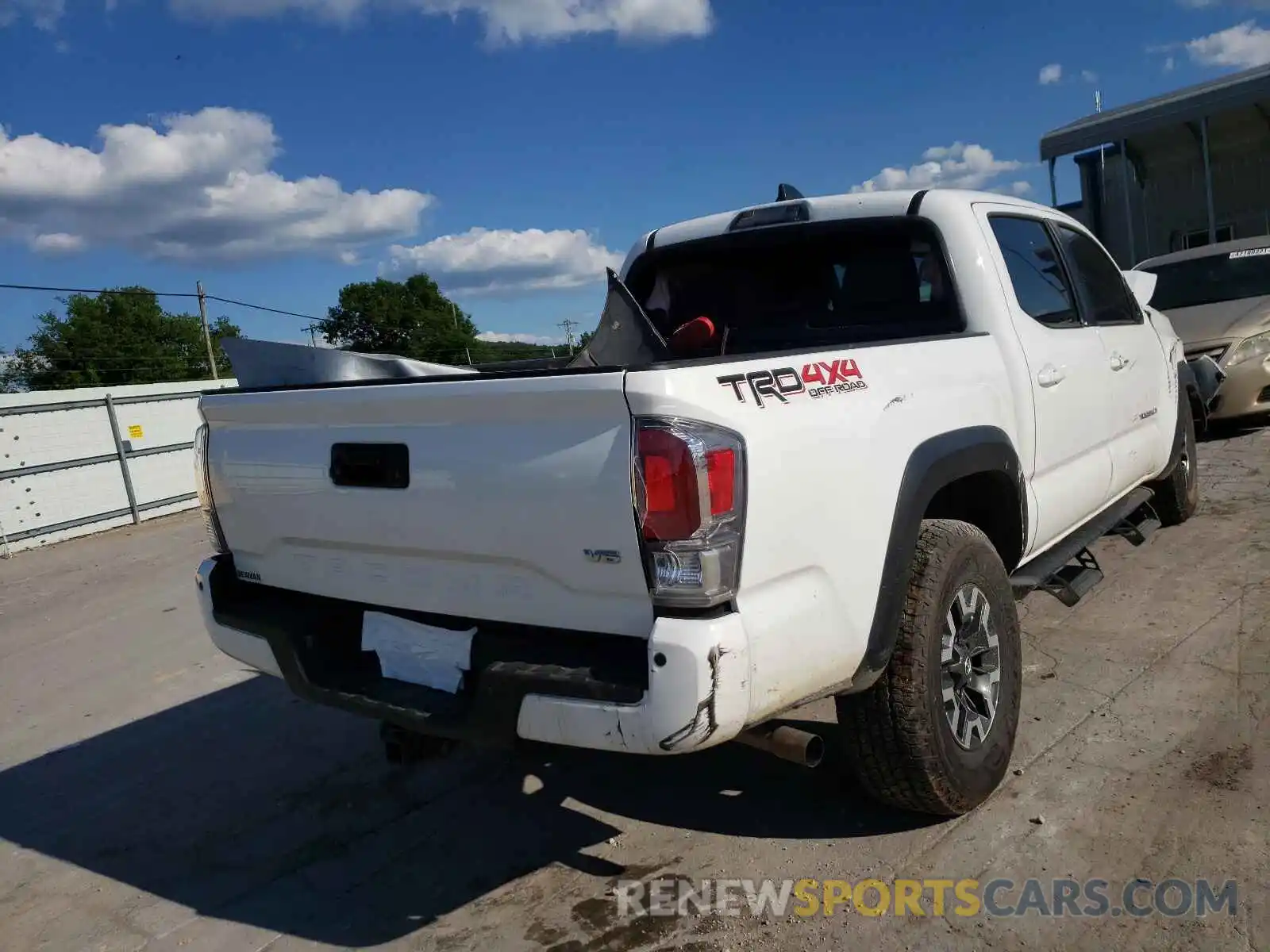 4 Photograph of a damaged car 3TMCZ5AN0LM326456 TOYOTA TACOMA 2020