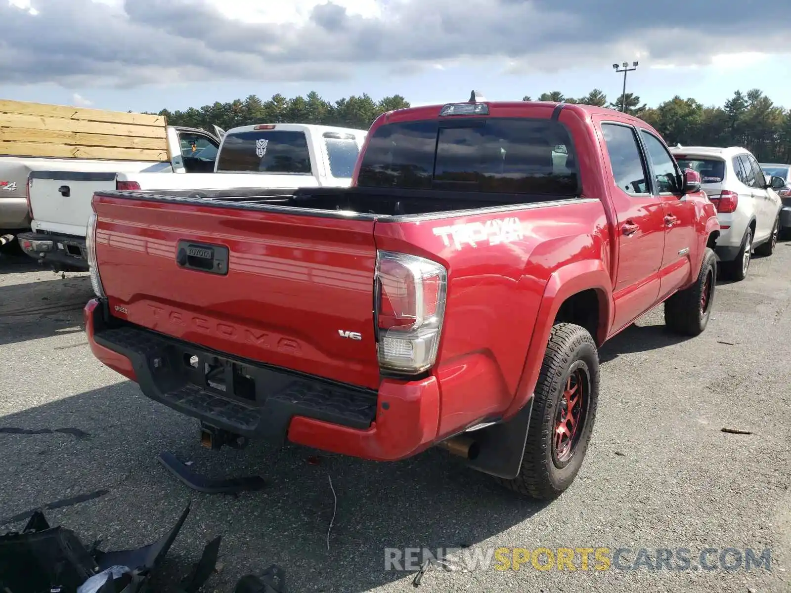 4 Photograph of a damaged car 3TMCZ5AN0LM328076 TOYOTA TACOMA 2020