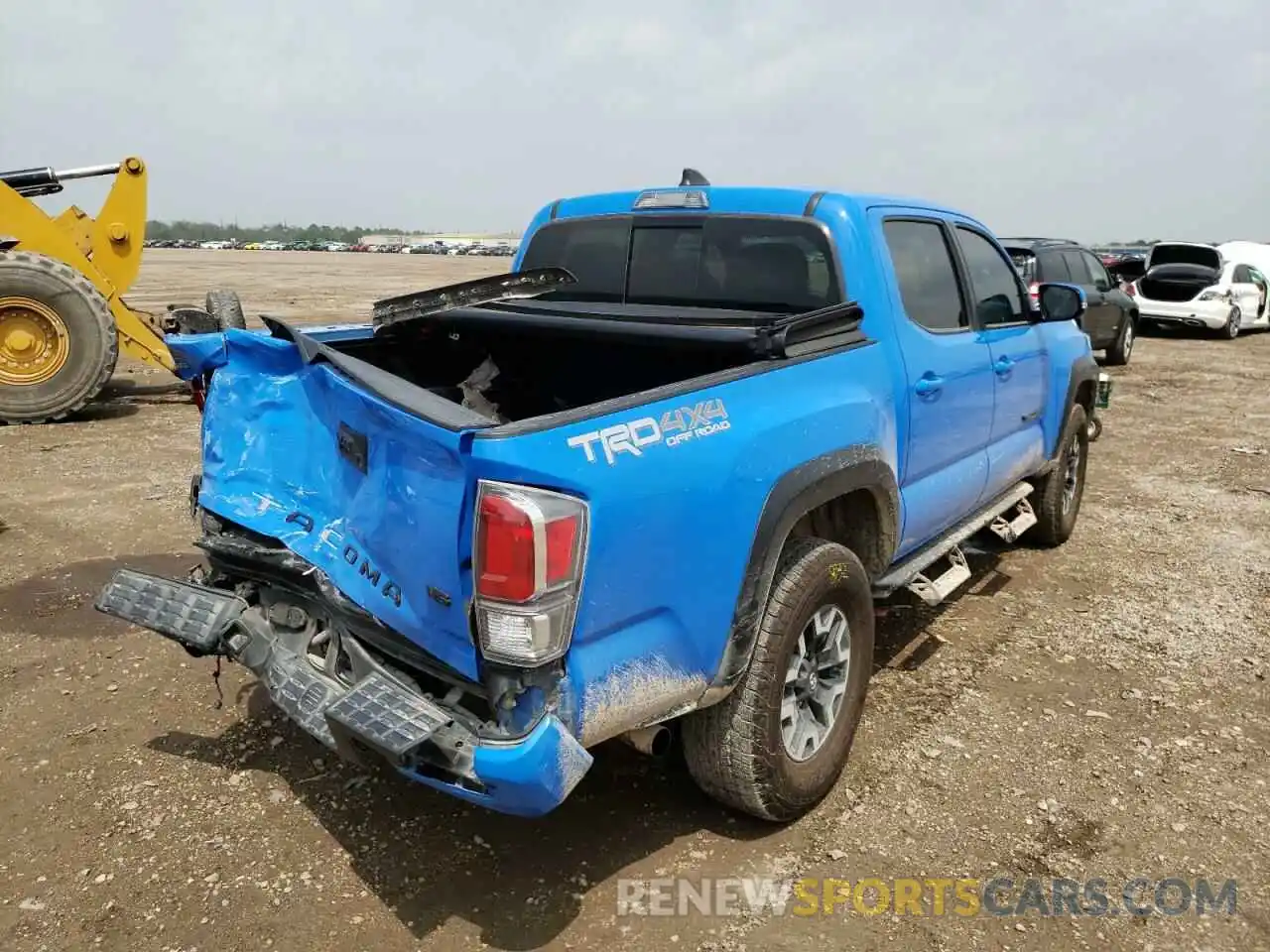 4 Photograph of a damaged car 3TMCZ5AN0LM328644 TOYOTA TACOMA 2020