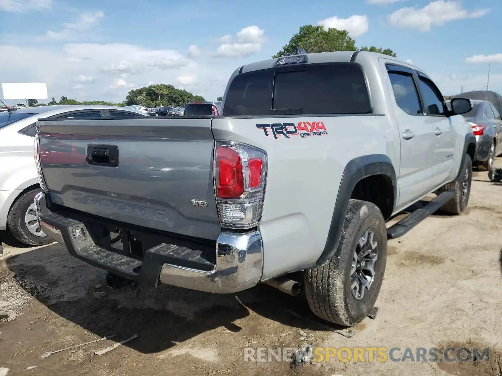 4 Photograph of a damaged car 3TMCZ5AN0LM332337 TOYOTA TACOMA 2020