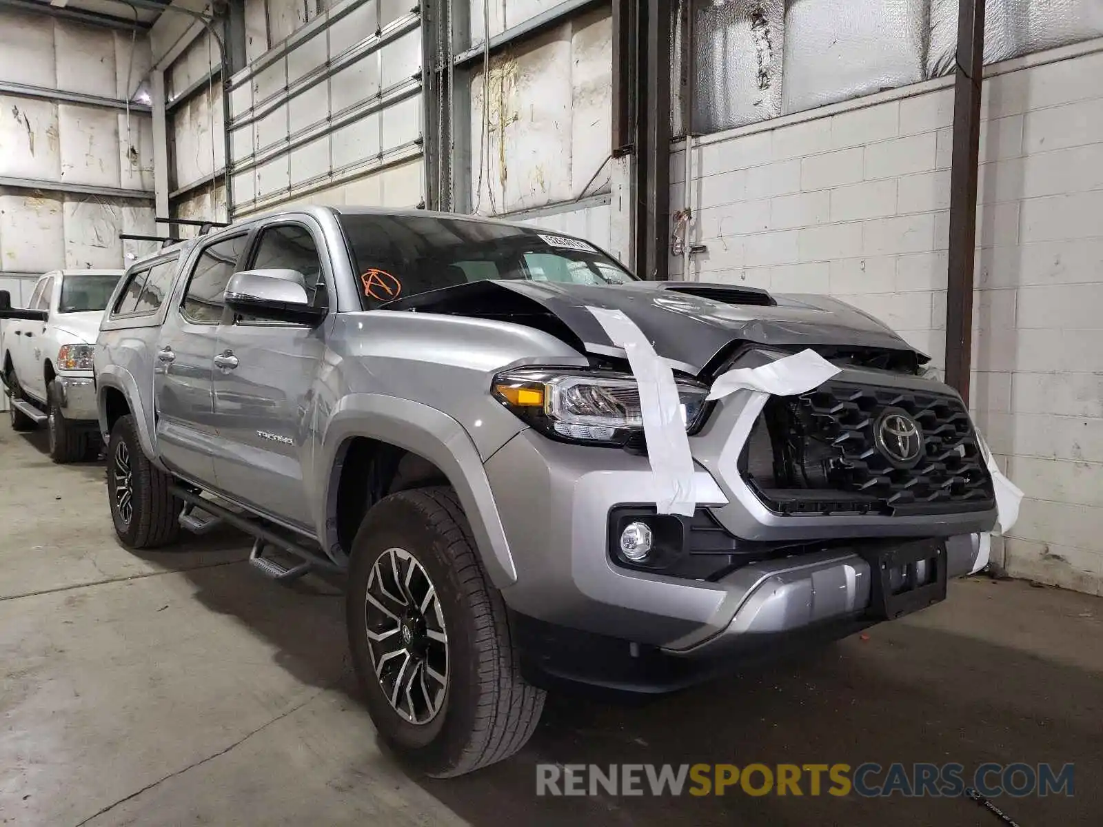 1 Photograph of a damaged car 3TMCZ5AN0LM332354 TOYOTA TACOMA 2020