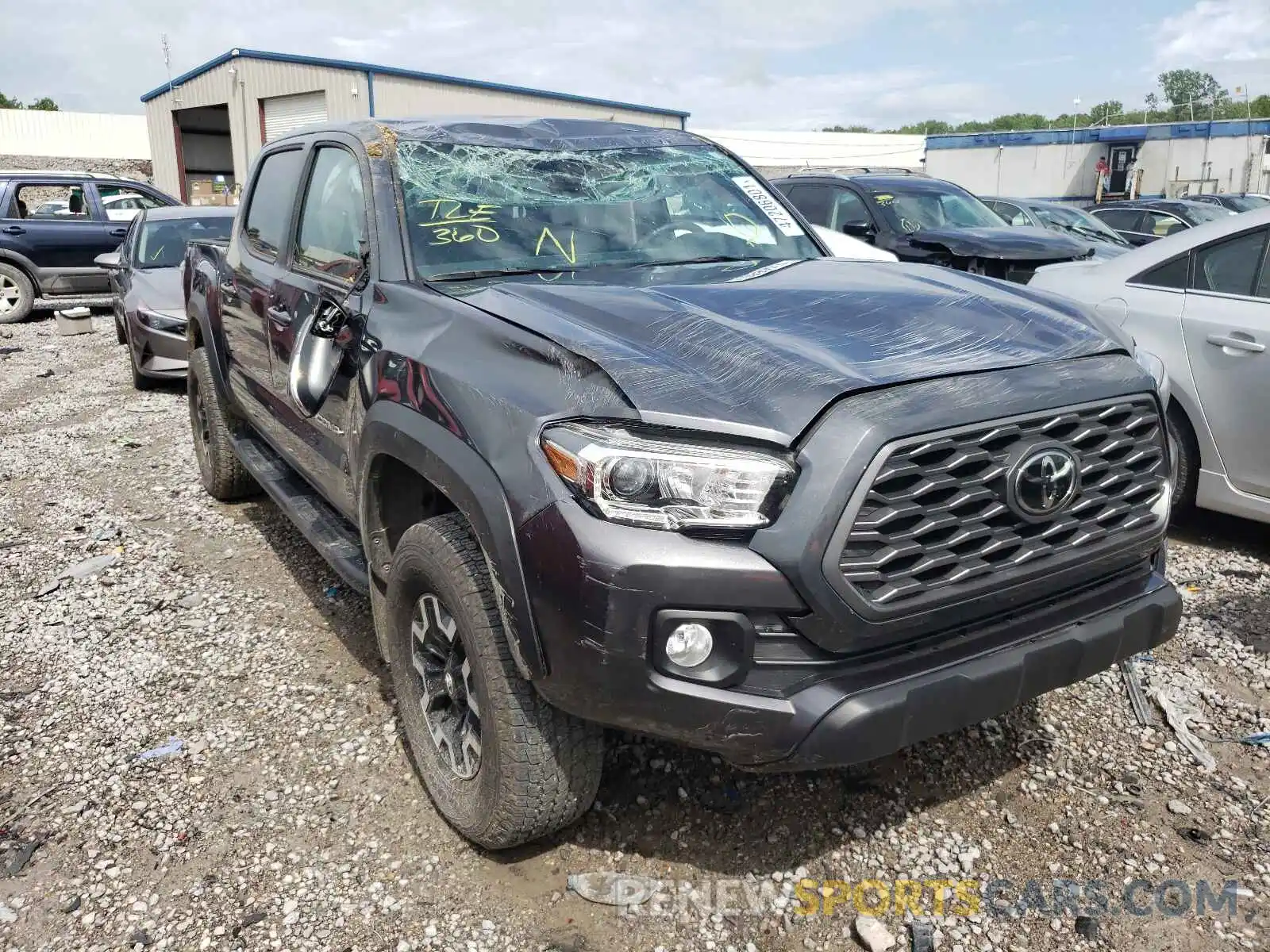 1 Photograph of a damaged car 3TMCZ5AN0LM339711 TOYOTA TACOMA 2020