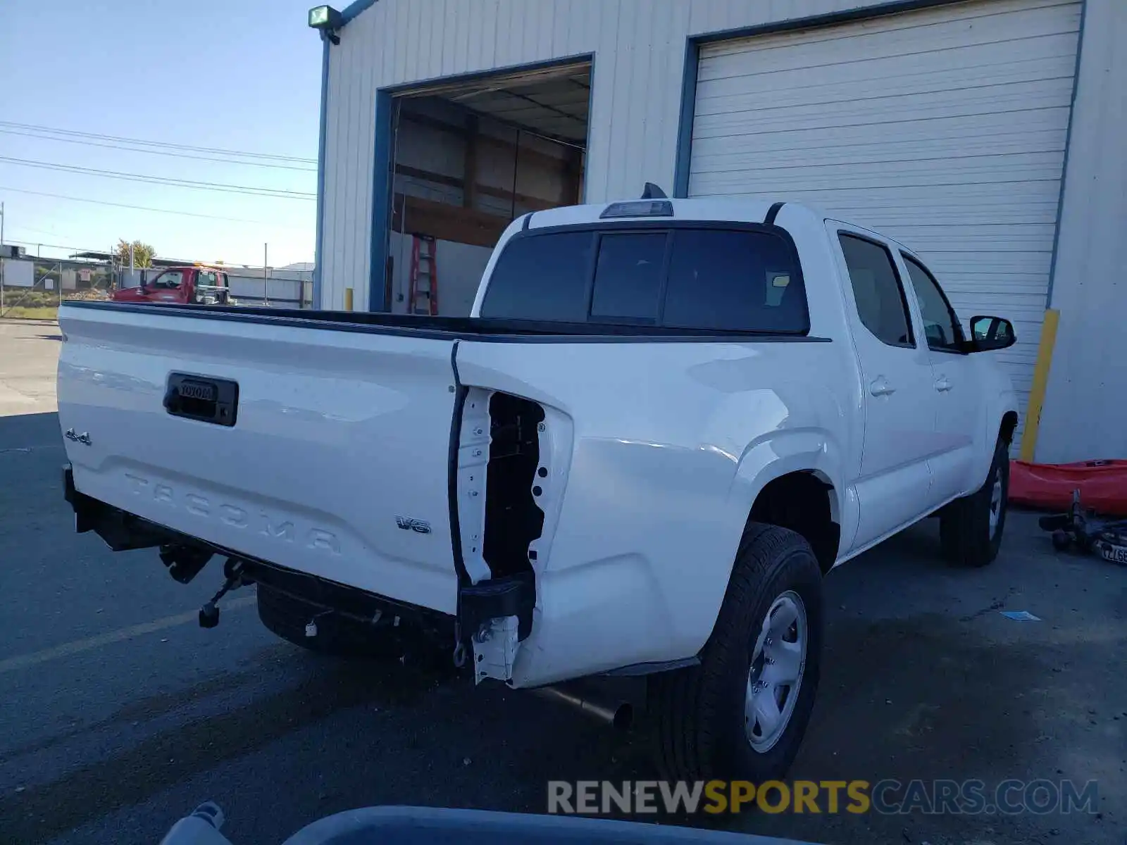 4 Photograph of a damaged car 3TMCZ5AN0LM341233 TOYOTA TACOMA 2020