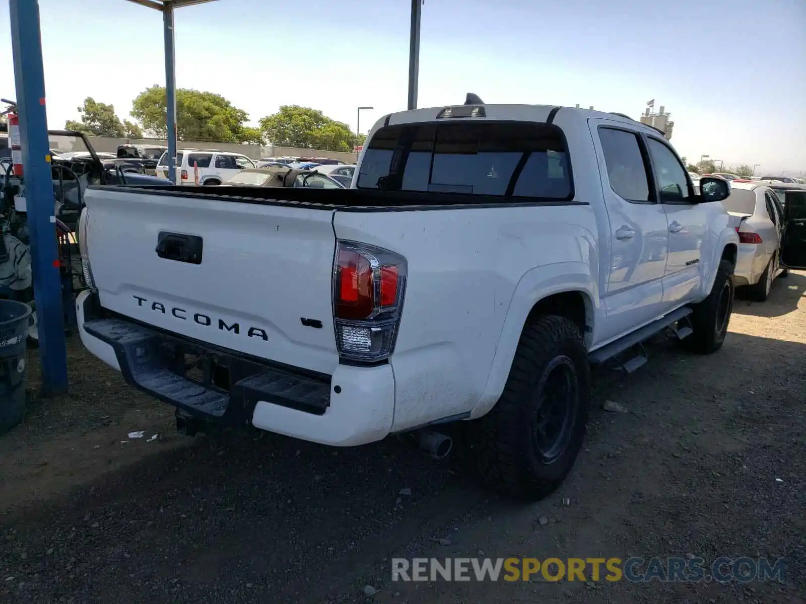 4 Photograph of a damaged car 3TMCZ5AN0LM342642 TOYOTA TACOMA 2020