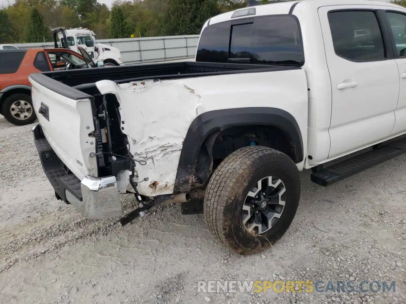 9 Photograph of a damaged car 3TMCZ5AN0LM347579 TOYOTA TACOMA 2020