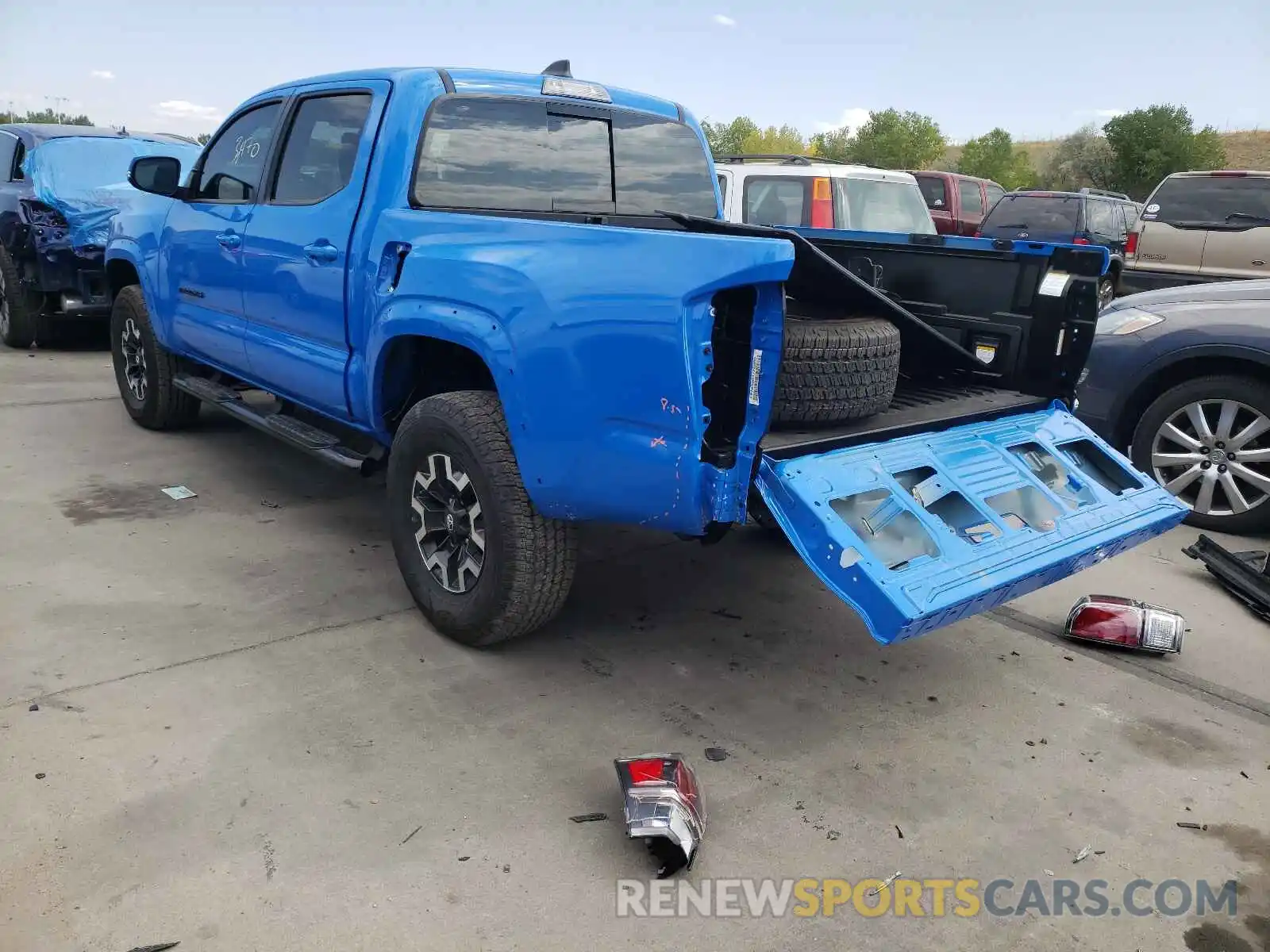 3 Photograph of a damaged car 3TMCZ5AN0LM360669 TOYOTA TACOMA 2020