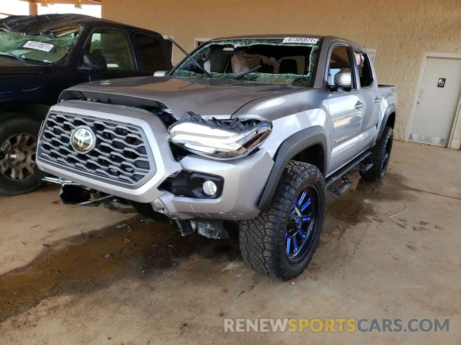 2 Photograph of a damaged car 3TMCZ5AN0LM362373 TOYOTA TACOMA 2020