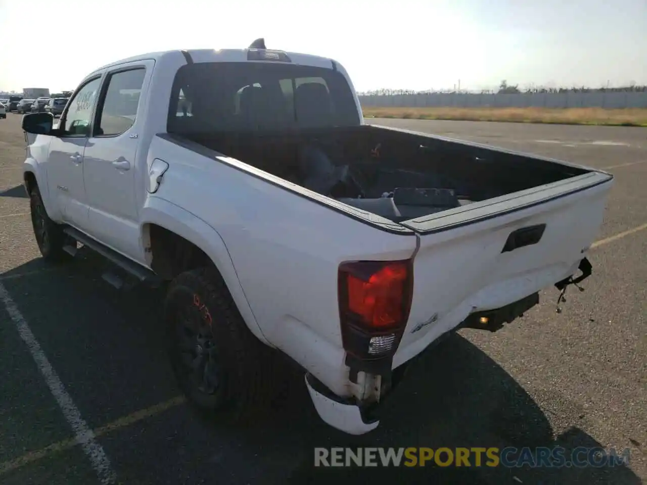 3 Photograph of a damaged car 3TMCZ5AN0LM363376 TOYOTA TACOMA 2020