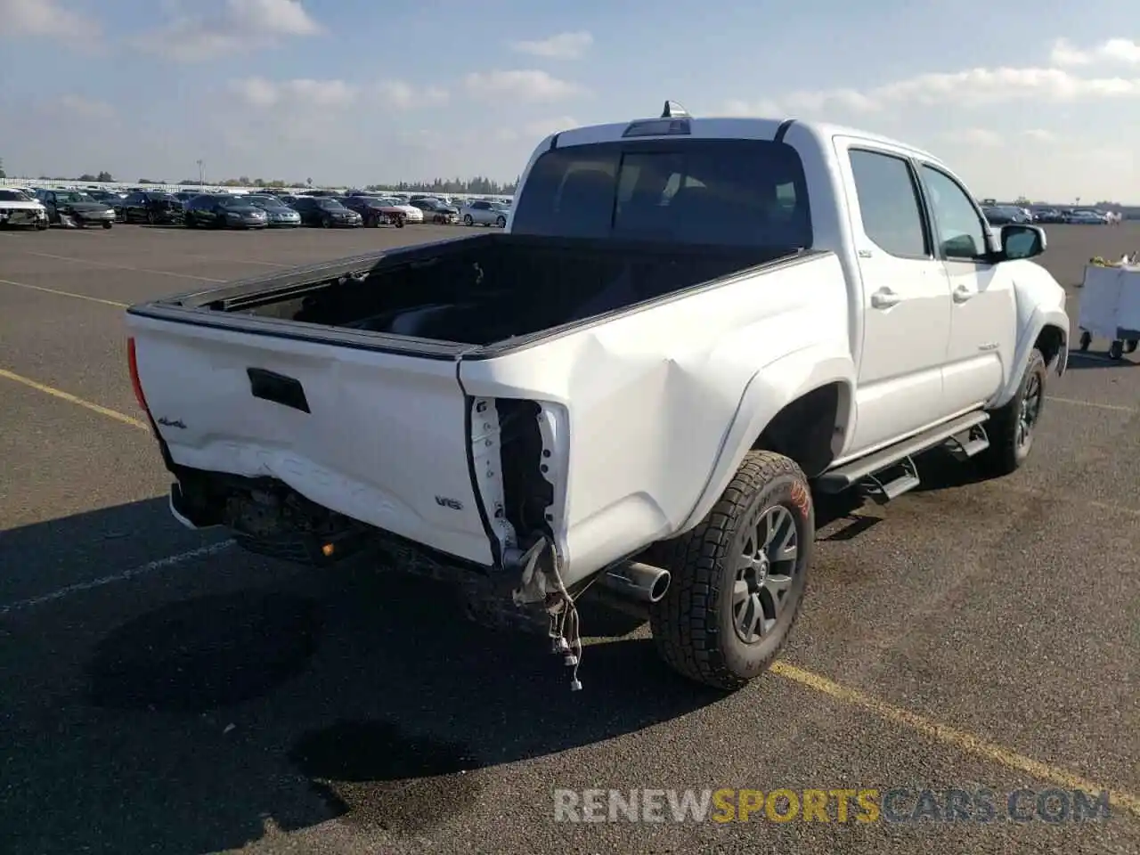 4 Photograph of a damaged car 3TMCZ5AN0LM363376 TOYOTA TACOMA 2020