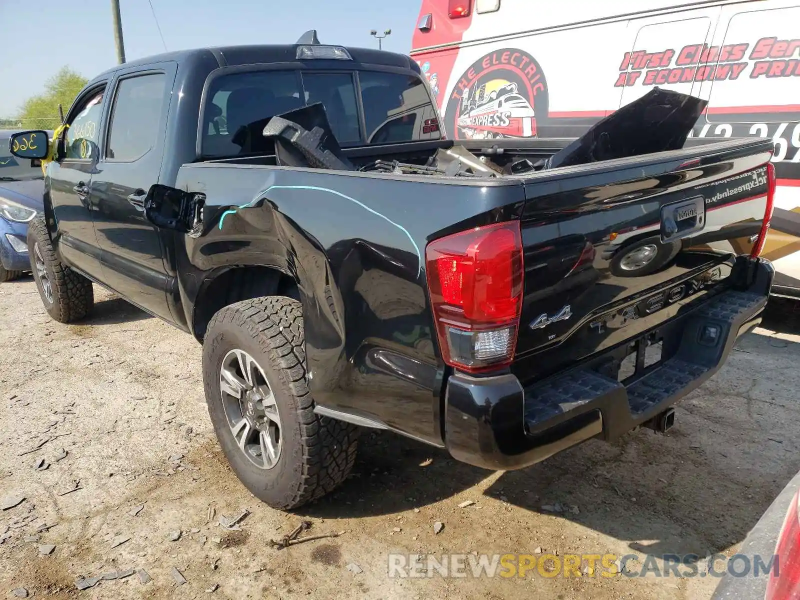 3 Photograph of a damaged car 3TMCZ5AN0LM366150 TOYOTA TACOMA 2020