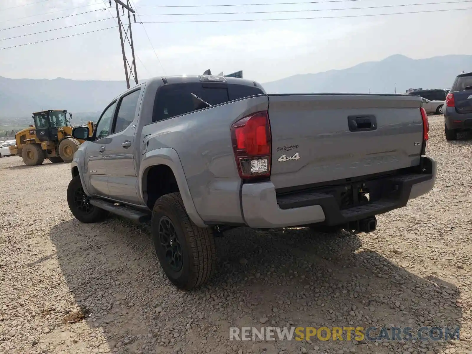 3 Photograph of a damaged car 3TMCZ5AN0LM366715 TOYOTA TACOMA 2020