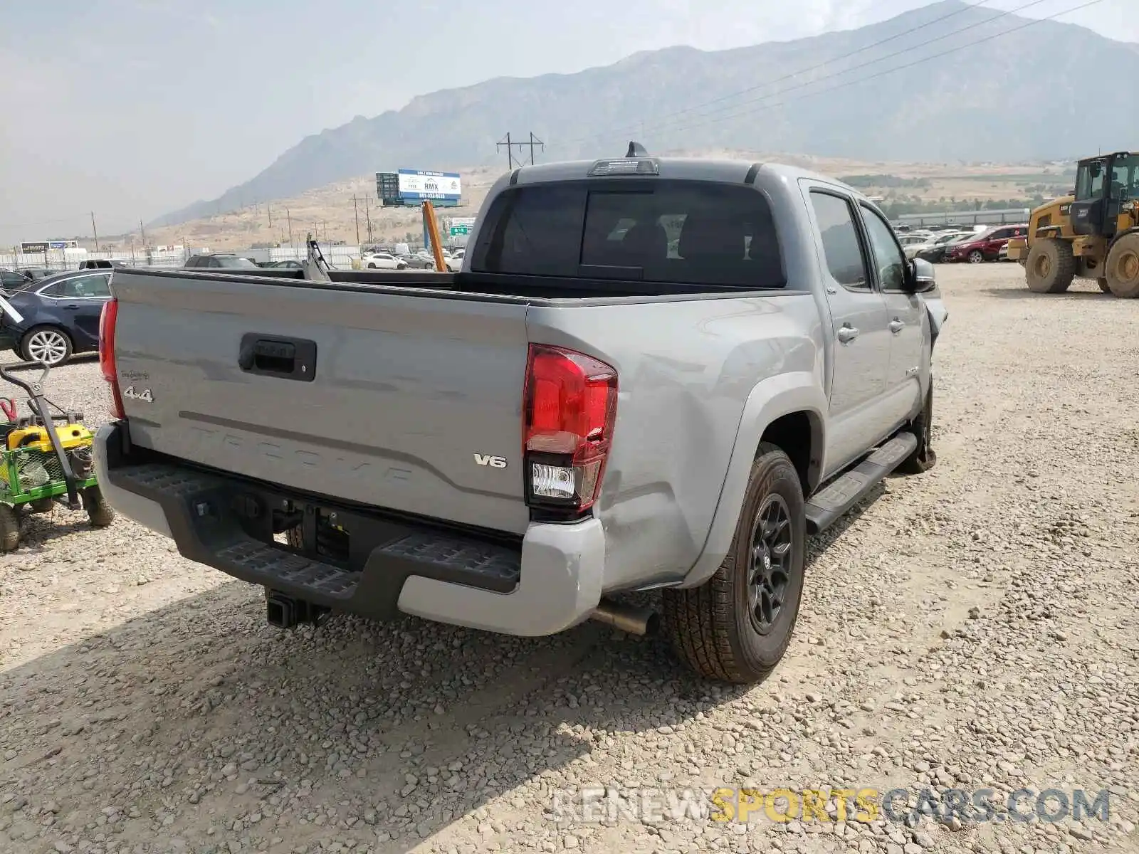 4 Photograph of a damaged car 3TMCZ5AN0LM366715 TOYOTA TACOMA 2020