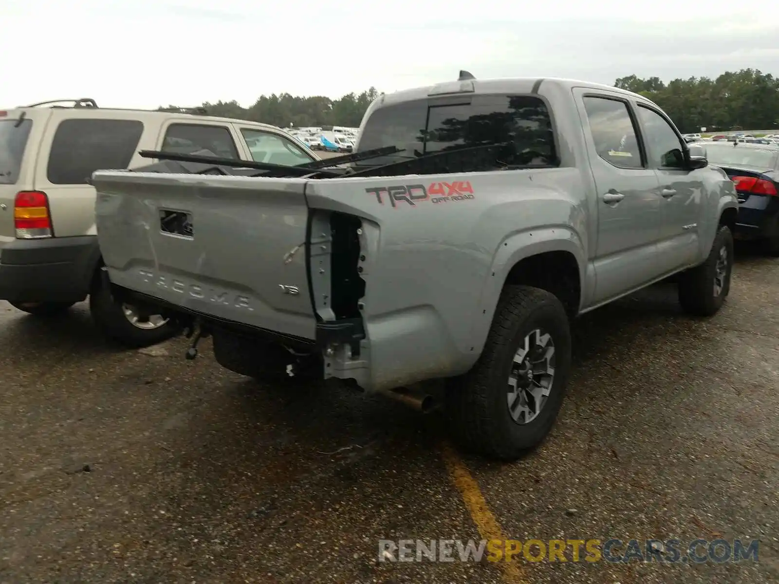 4 Photograph of a damaged car 3TMCZ5AN1LM296285 TOYOTA TACOMA 2020