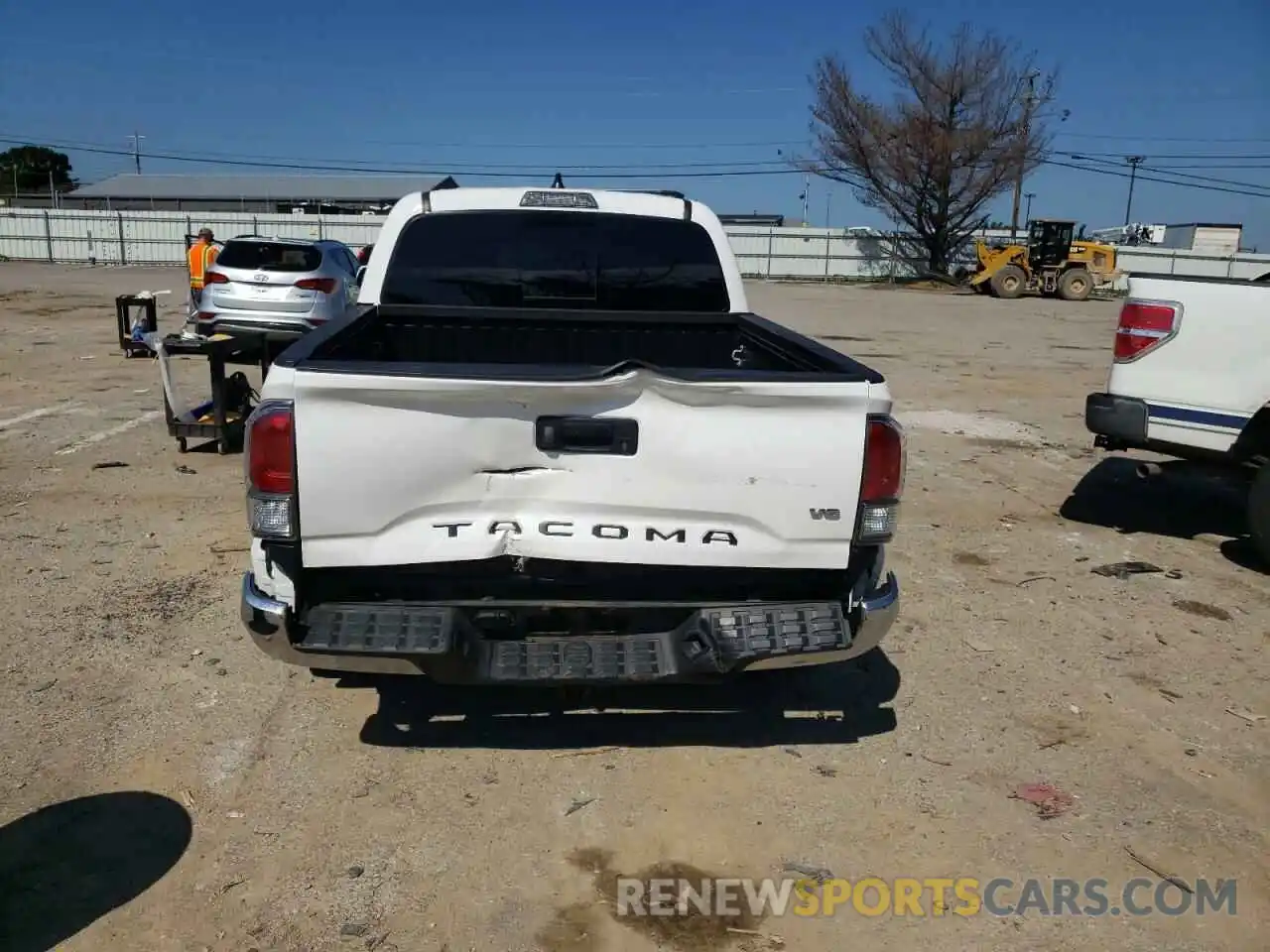 9 Photograph of a damaged car 3TMCZ5AN1LM305261 TOYOTA TACOMA 2020