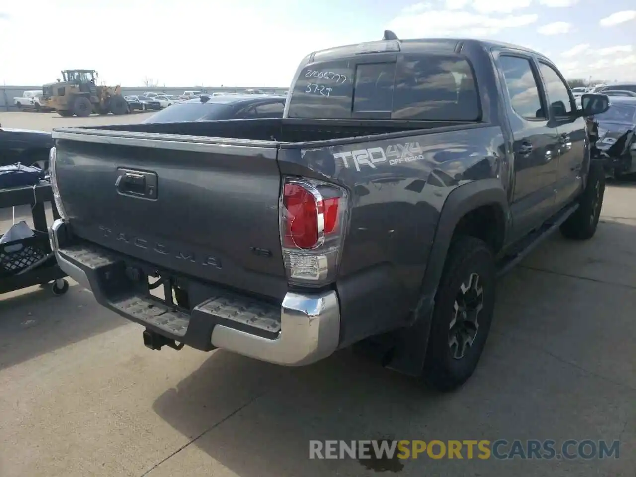 4 Photograph of a damaged car 3TMCZ5AN1LM312453 TOYOTA TACOMA 2020