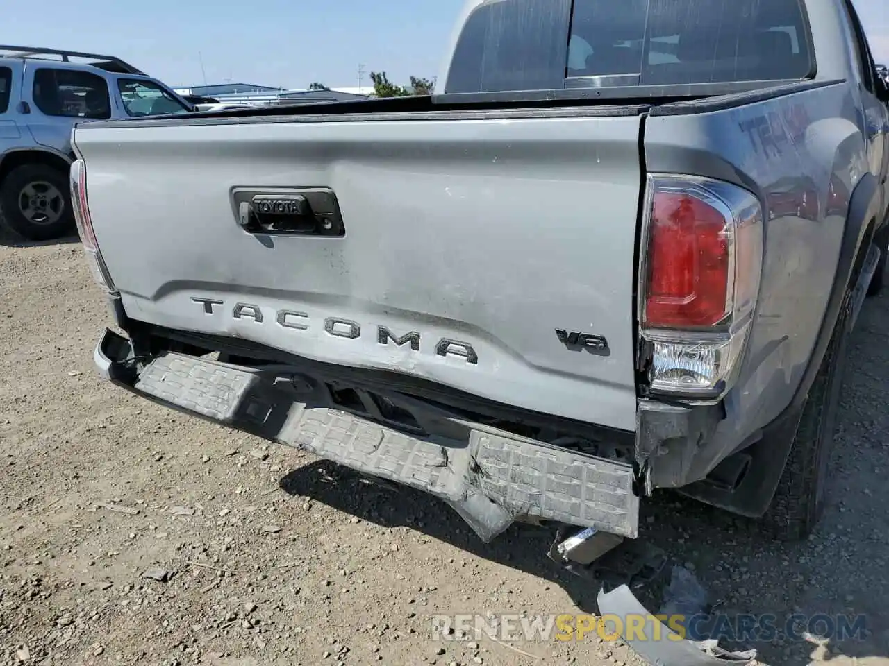 9 Photograph of a damaged car 3TMCZ5AN1LM315787 TOYOTA TACOMA 2020