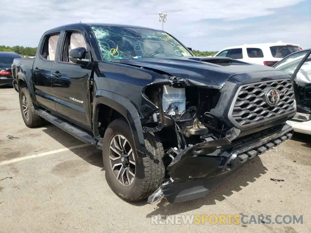 1 Photograph of a damaged car 3TMCZ5AN1LM318088 TOYOTA TACOMA 2020