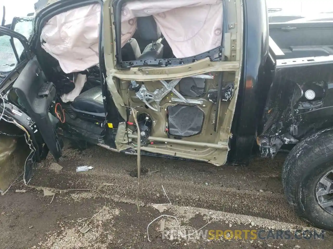 9 Photograph of a damaged car 3TMCZ5AN1LM320262 TOYOTA TACOMA 2020