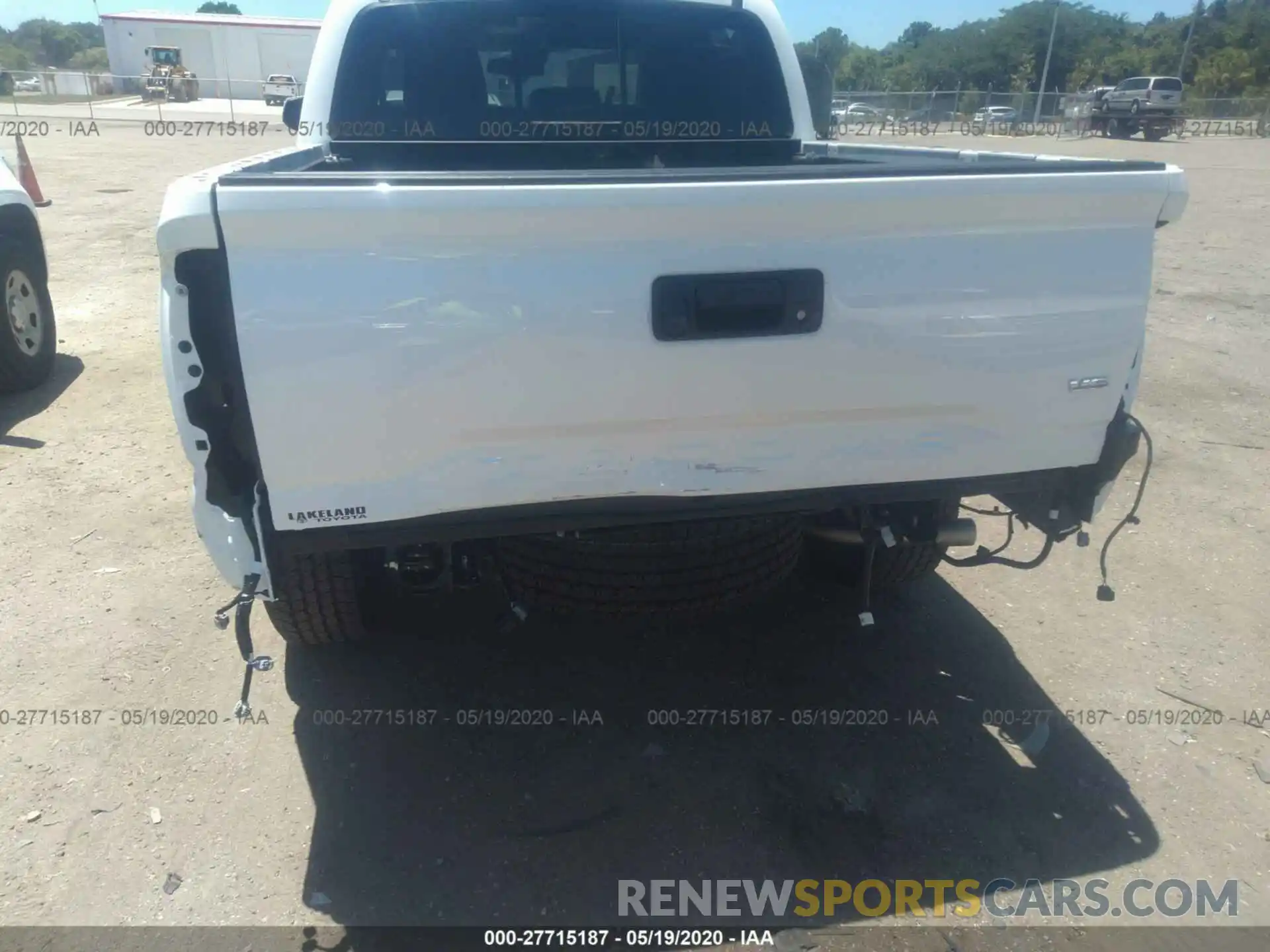 6 Photograph of a damaged car 3TMCZ5AN1LM322397 TOYOTA TACOMA 2020