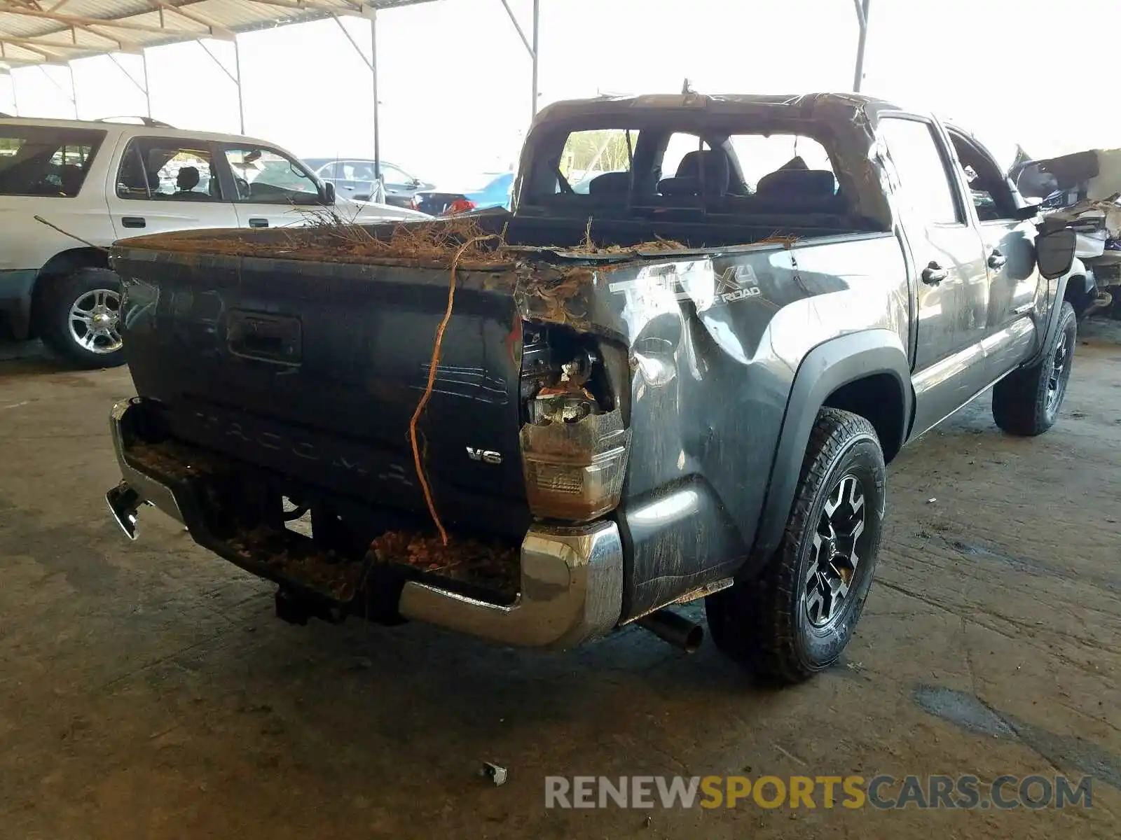 4 Photograph of a damaged car 3TMCZ5AN1LM322920 TOYOTA TACOMA 2020