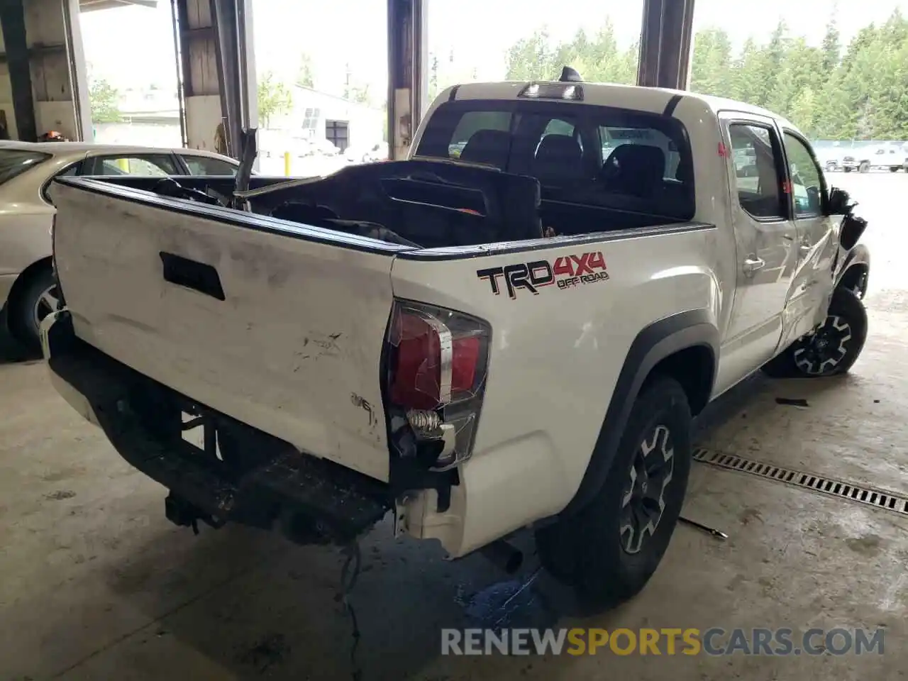 4 Photograph of a damaged car 3TMCZ5AN1LM332010 TOYOTA TACOMA 2020