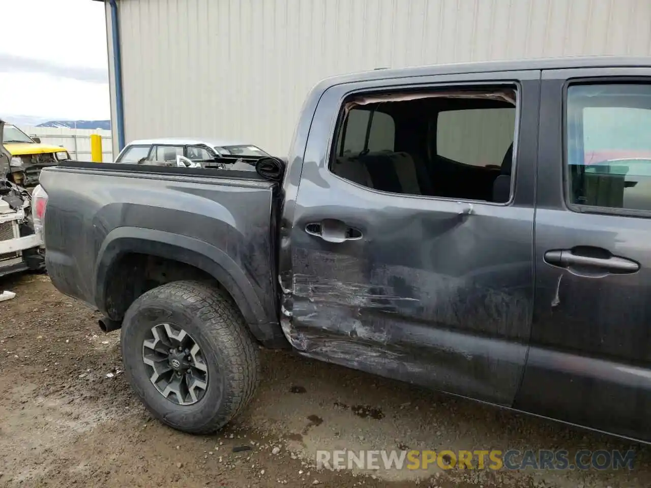 9 Photograph of a damaged car 3TMCZ5AN1LM338793 TOYOTA TACOMA 2020