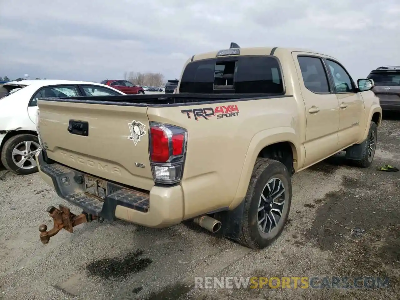 4 Photograph of a damaged car 3TMCZ5AN1LM348353 TOYOTA TACOMA 2020