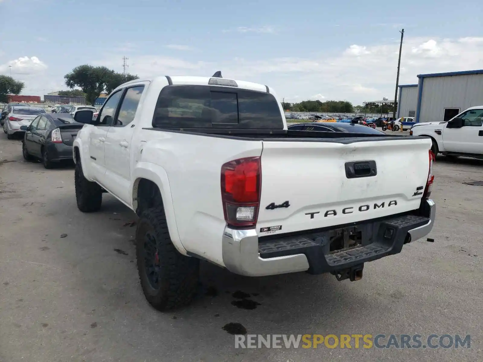 3 Photograph of a damaged car 3TMCZ5AN1LM351351 TOYOTA TACOMA 2020