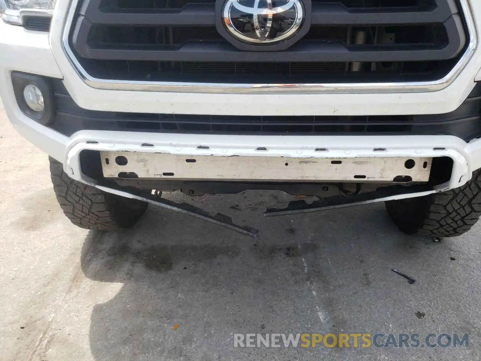 9 Photograph of a damaged car 3TMCZ5AN1LM351351 TOYOTA TACOMA 2020