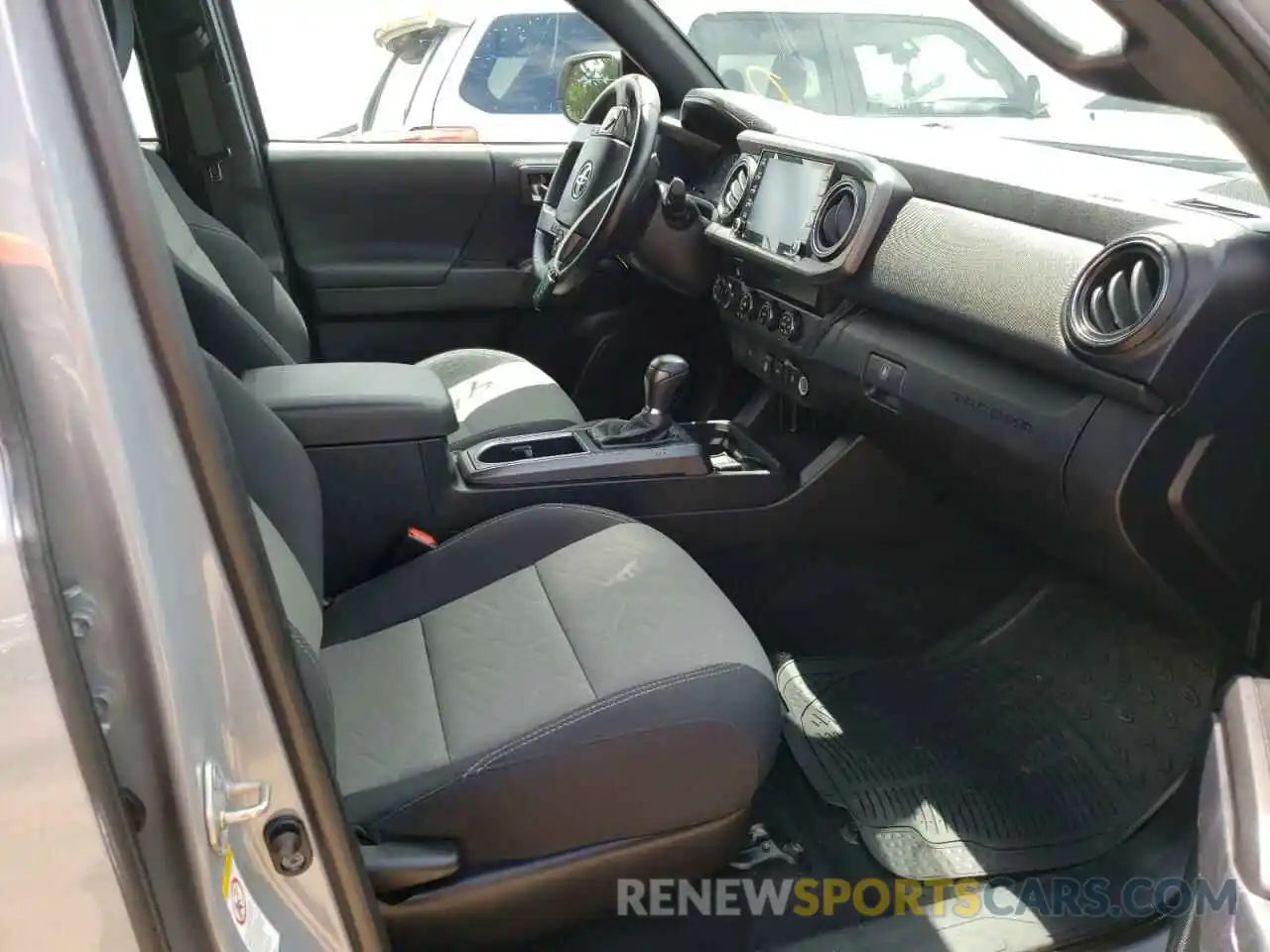 5 Photograph of a damaged car 3TMCZ5AN1LM352077 TOYOTA TACOMA 2020