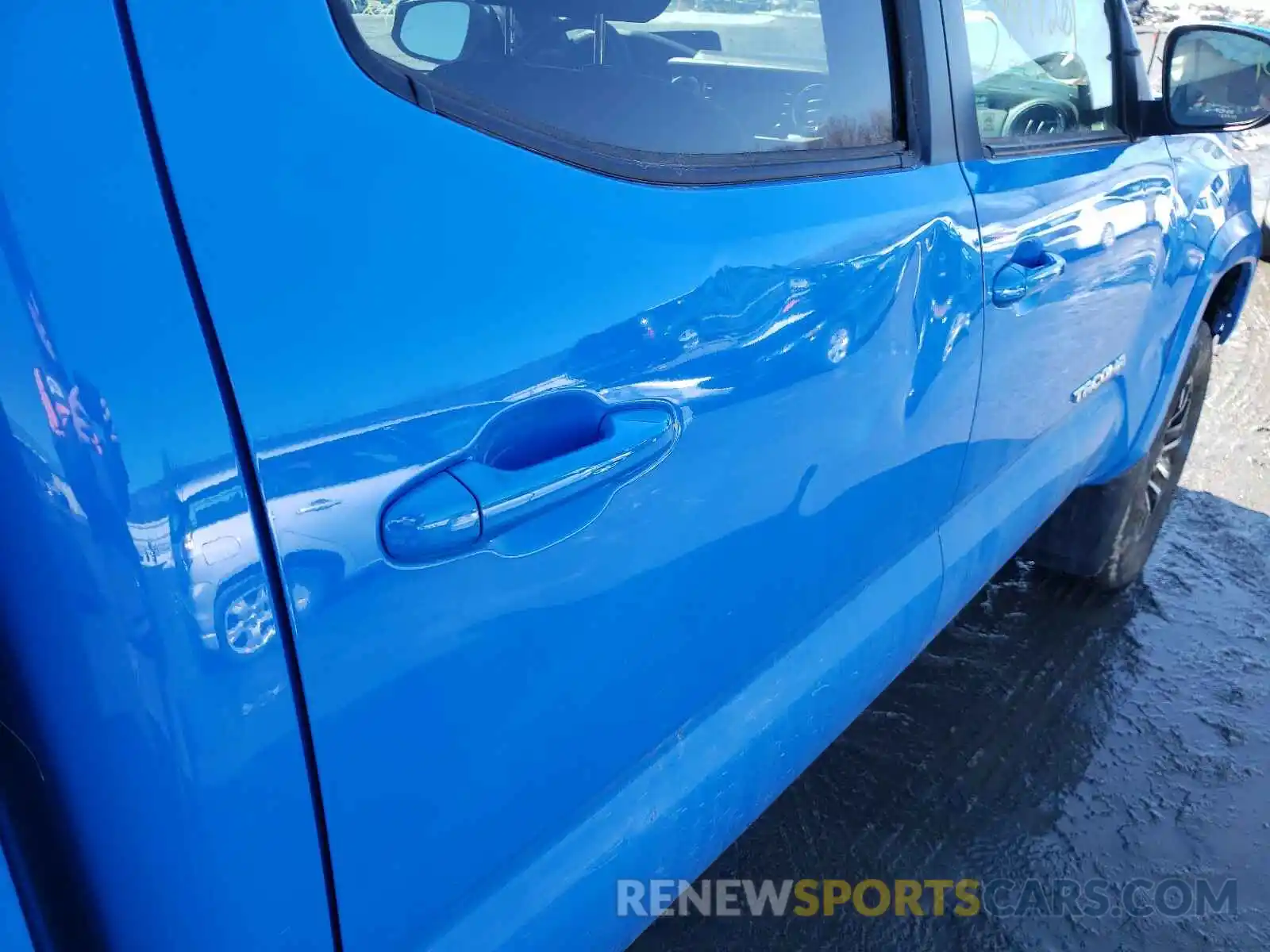 9 Photograph of a damaged car 3TMCZ5AN1LM353262 TOYOTA TACOMA 2020