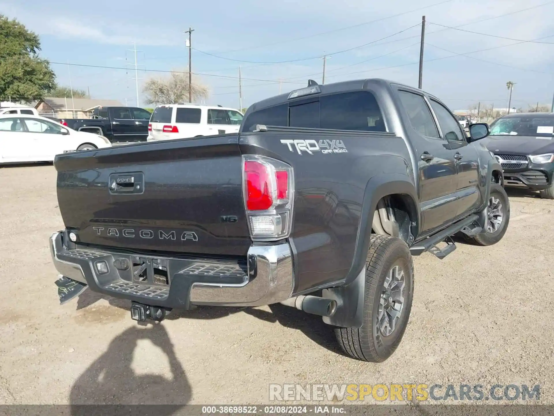 4 Photograph of a damaged car 3TMCZ5AN2LM293475 TOYOTA TACOMA 2020