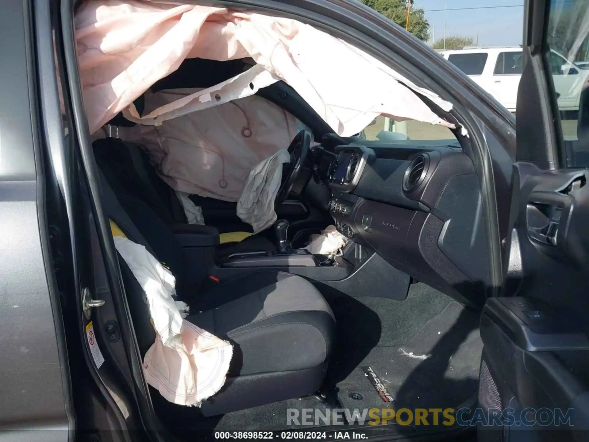 5 Photograph of a damaged car 3TMCZ5AN2LM293475 TOYOTA TACOMA 2020