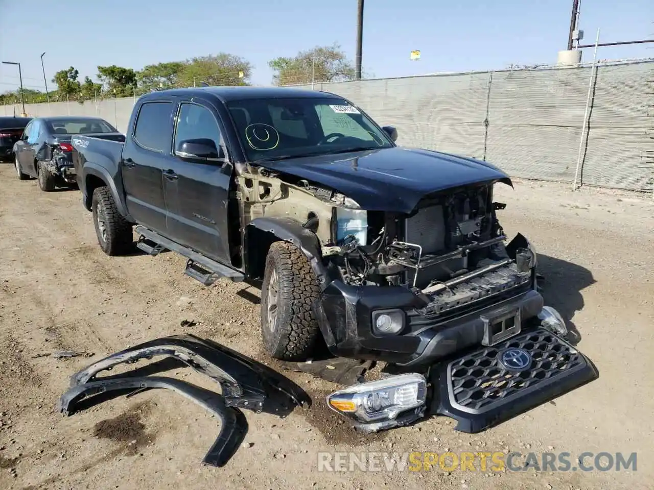 1 Photograph of a damaged car 3TMCZ5AN2LM300294 TOYOTA TACOMA 2020