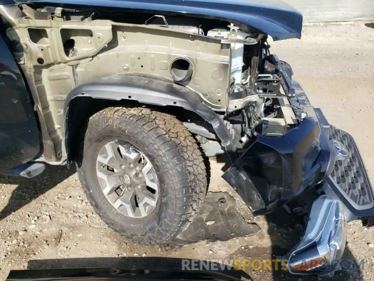 9 Photograph of a damaged car 3TMCZ5AN2LM300294 TOYOTA TACOMA 2020