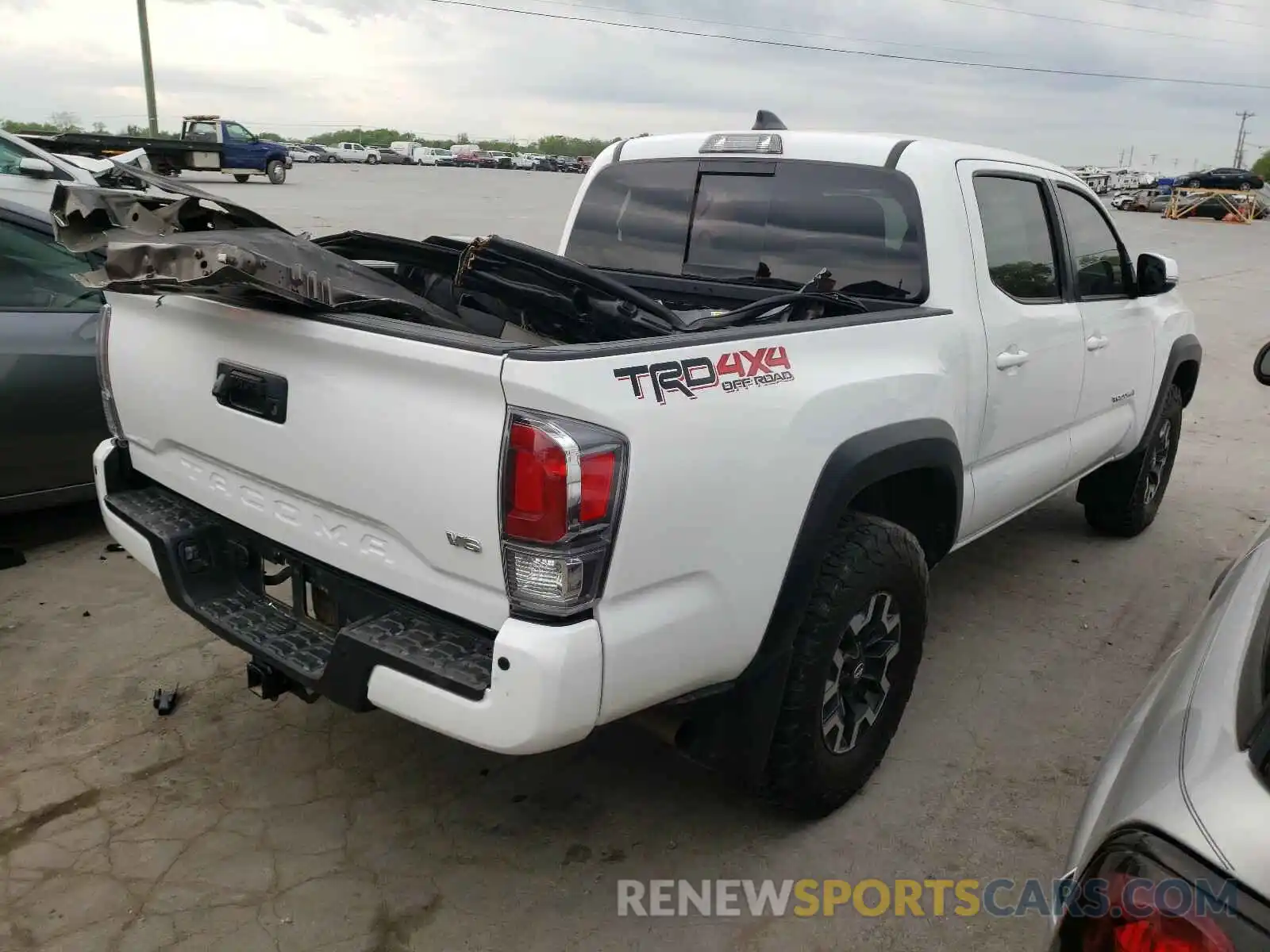 4 Photograph of a damaged car 3TMCZ5AN2LM301008 TOYOTA TACOMA 2020