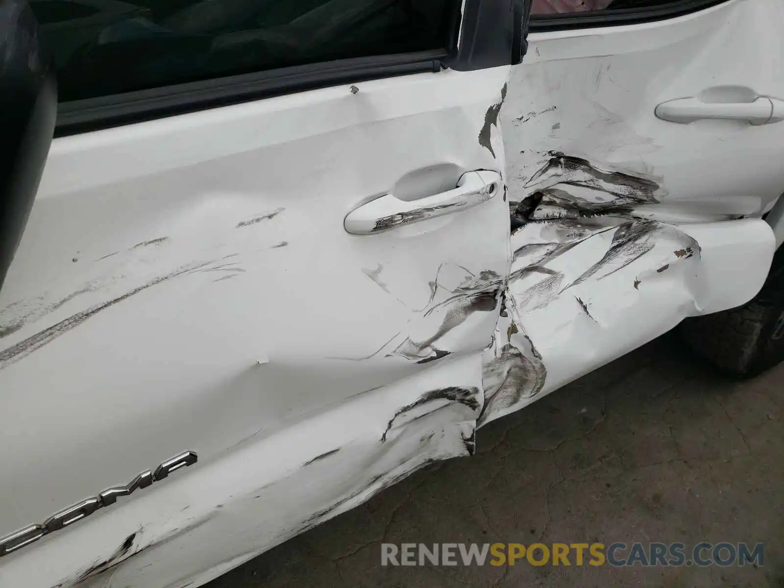 9 Photograph of a damaged car 3TMCZ5AN2LM301008 TOYOTA TACOMA 2020