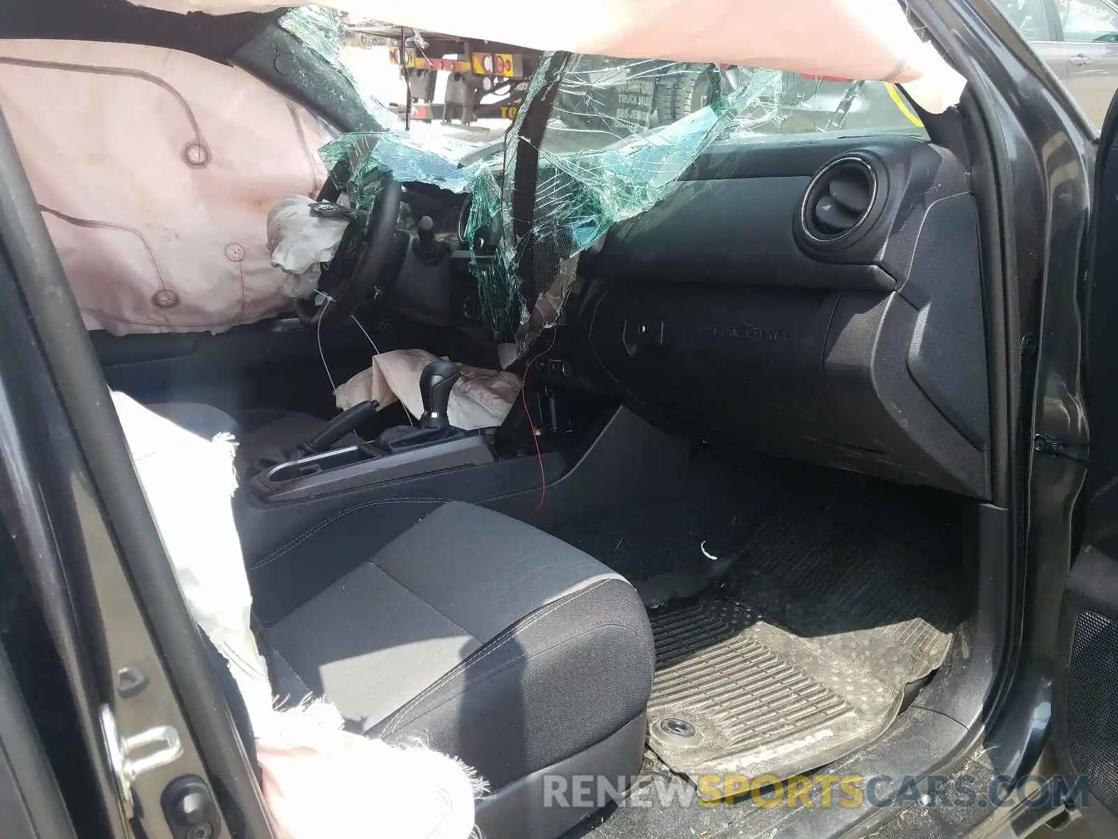 5 Photograph of a damaged car 3TMCZ5AN2LM302773 TOYOTA TACOMA 2020