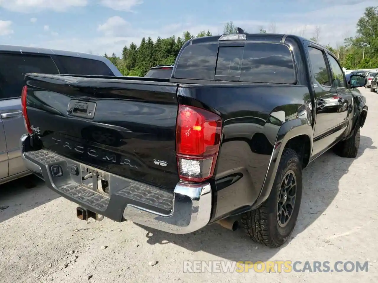 4 Photograph of a damaged car 3TMCZ5AN2LM306712 TOYOTA TACOMA 2020