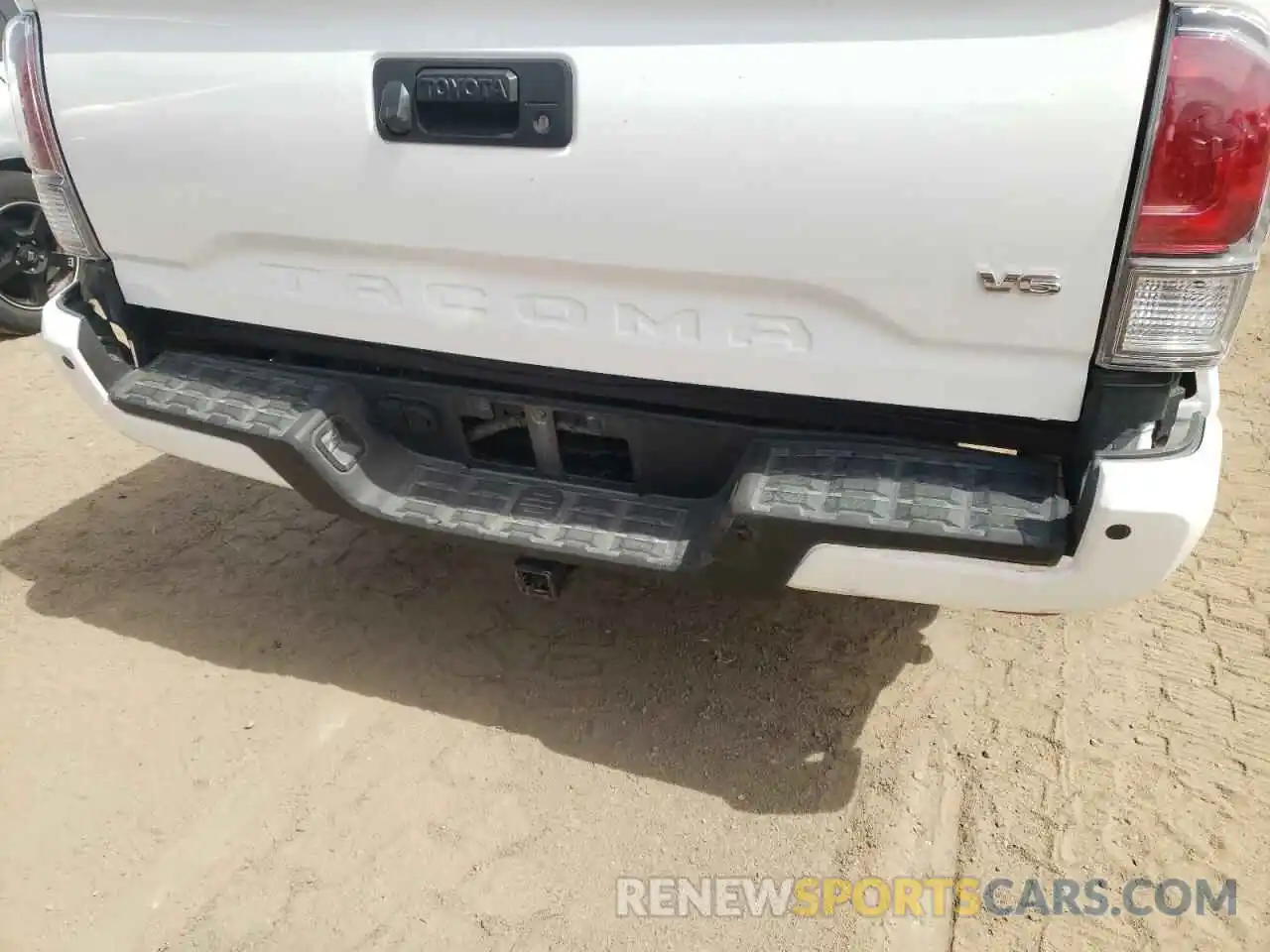 9 Photograph of a damaged car 3TMCZ5AN2LM309304 TOYOTA TACOMA 2020