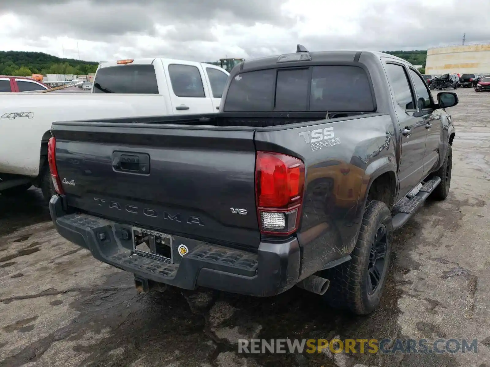 4 Photograph of a damaged car 3TMCZ5AN2LM318360 TOYOTA TACOMA 2020