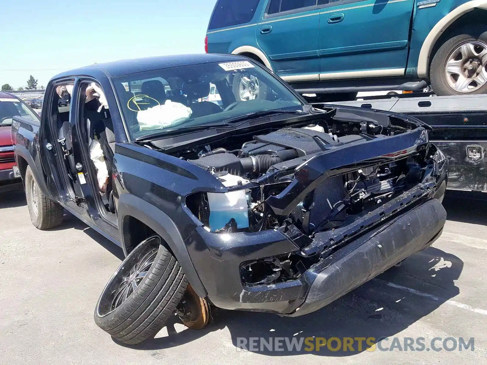 1 Photograph of a damaged car 3TMCZ5AN2LM320531 TOYOTA TACOMA 2020