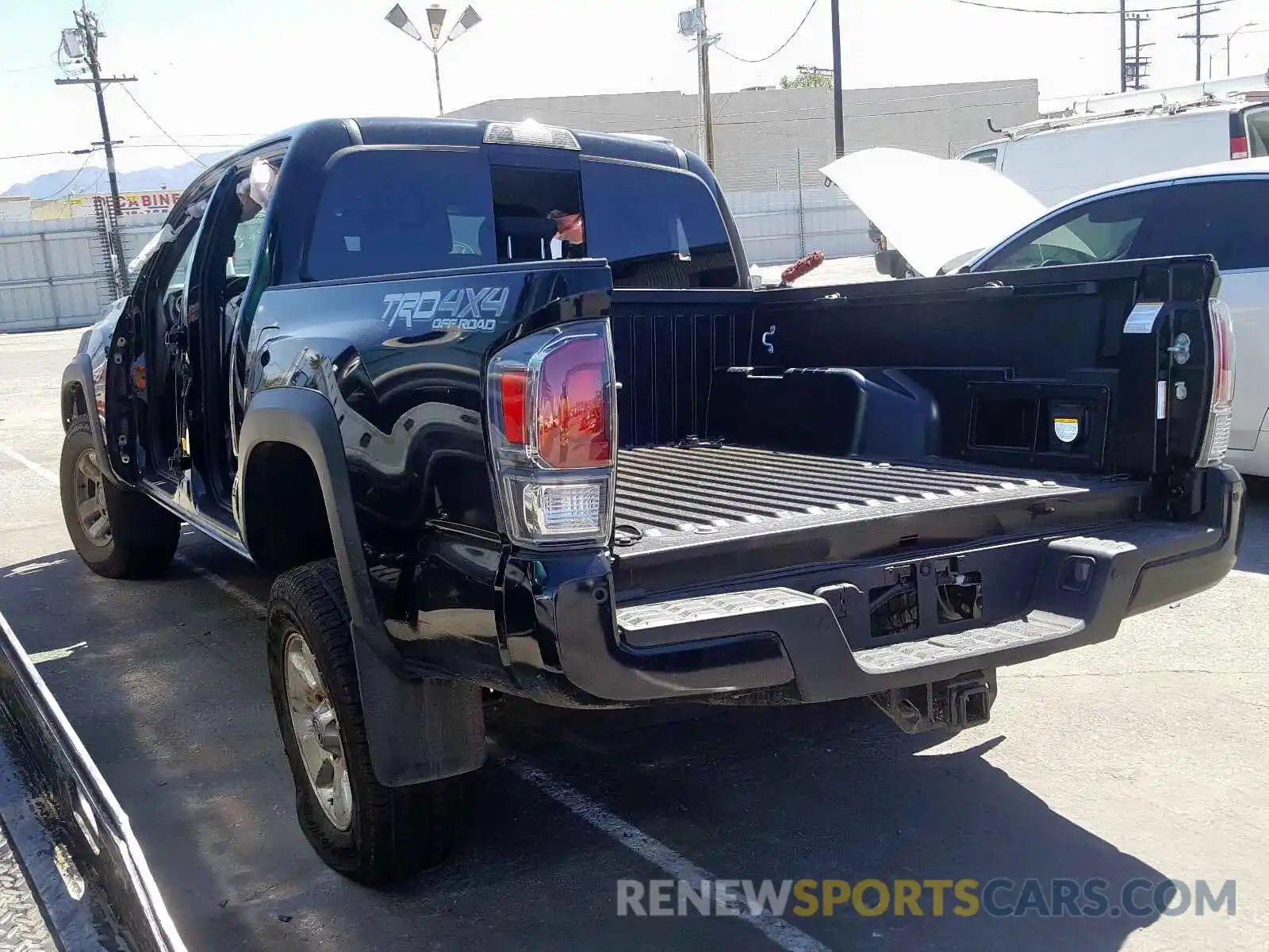 3 Photograph of a damaged car 3TMCZ5AN2LM320531 TOYOTA TACOMA 2020